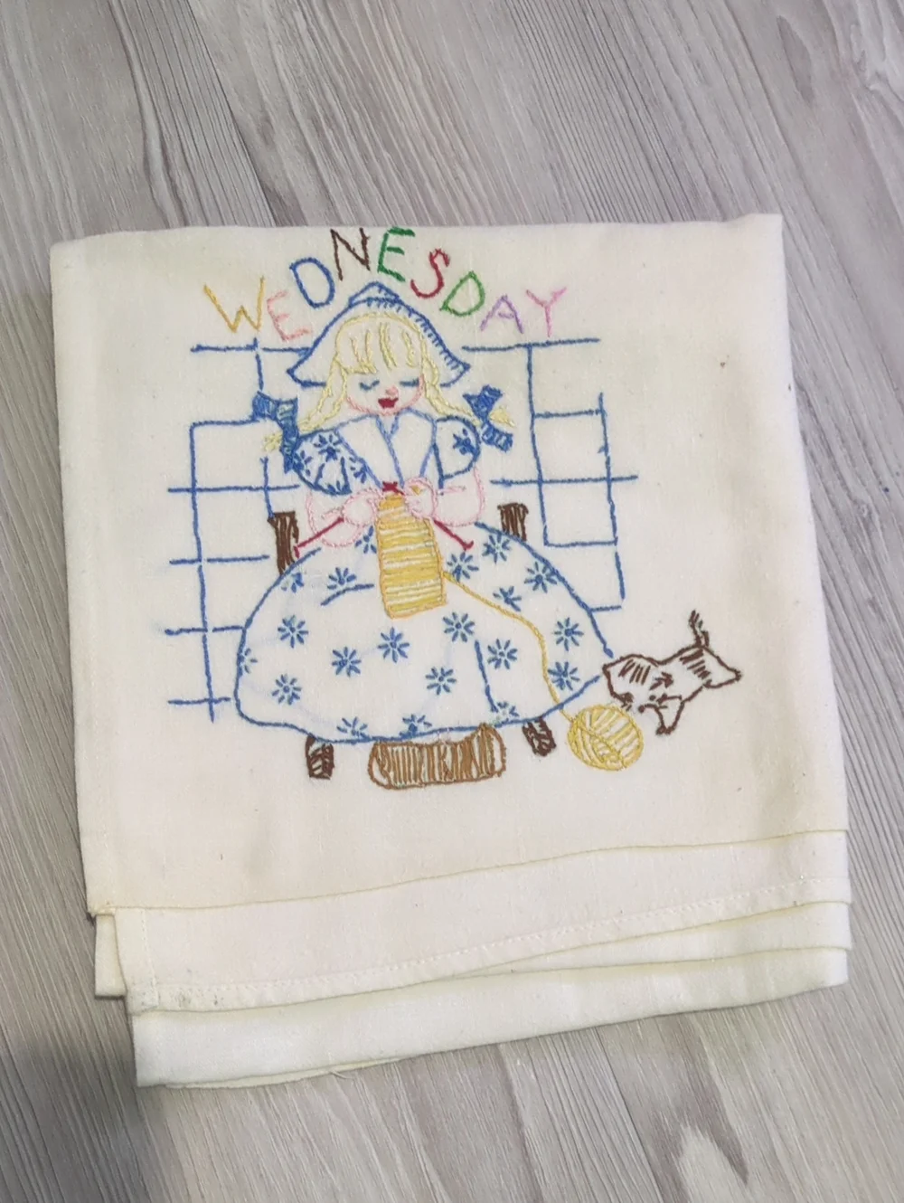 Vintage Embroidered Days of the Week Dish Towels Set of 4 Kitchen Linens Cottage